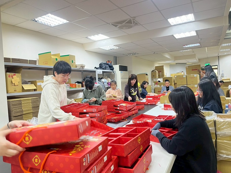 金儀總部｜財團法人中華民國唐氏症基金會~協助春節禮盒包裝